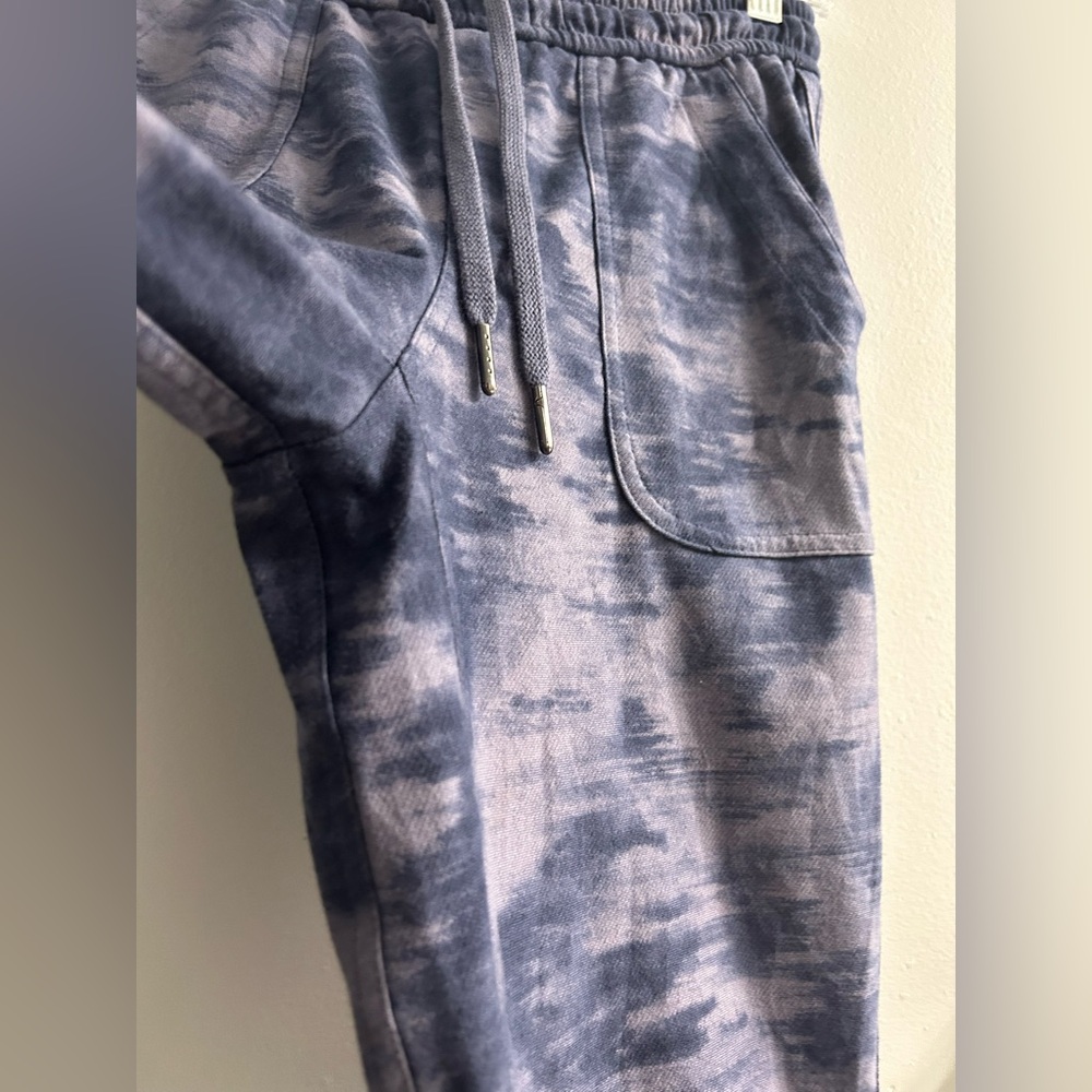 COPY - Athleta Farallon Tie Dye Inversion Print Joggers - Picture 6 of 7